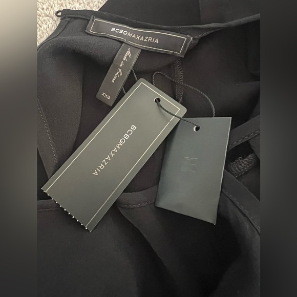 BCBGMaxAzria "Emmalise" Keyhole Shift Dress - Picture 7 of 8